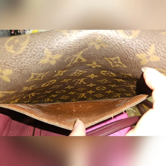 VINTAGE LOUIS VUITTON SAINT CLOUD CROSSBODY - Picture 14 of 14